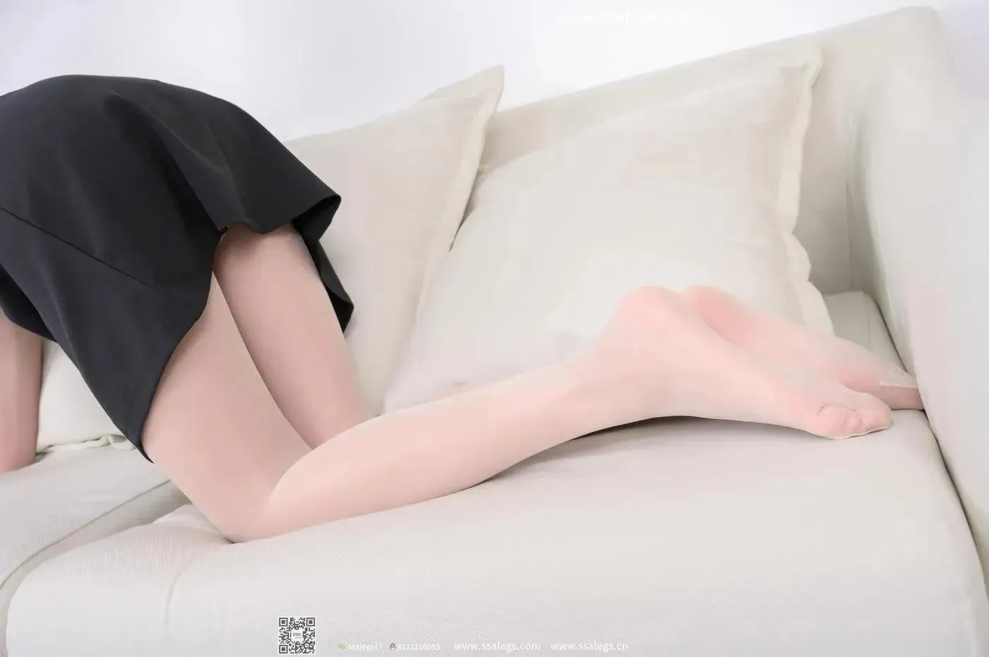 [SSA丝社]超清写真 NO.388 素素吊带短裙下亮闪闪开档肉丝(下) [90P]插图7